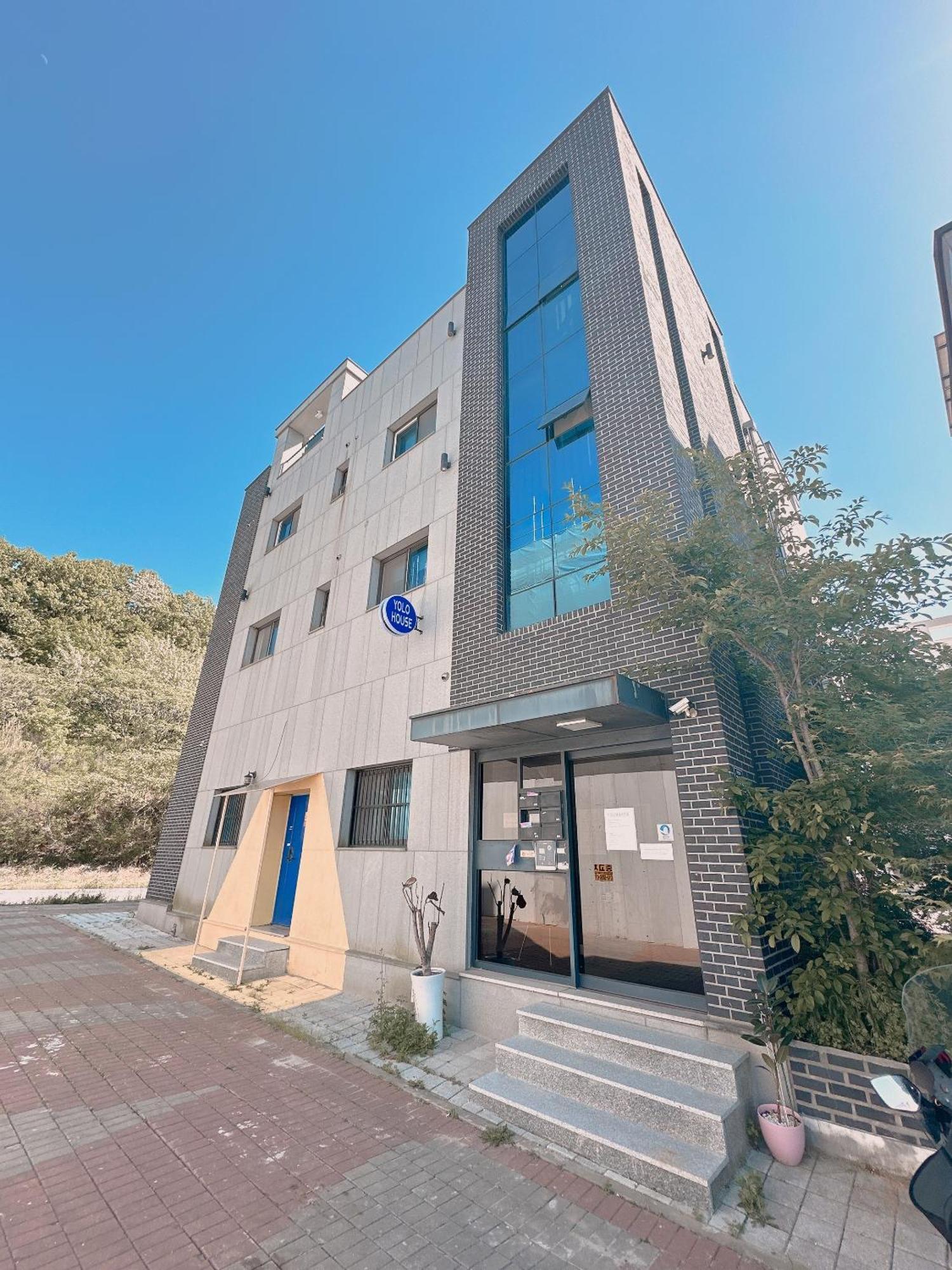 Yolo House *